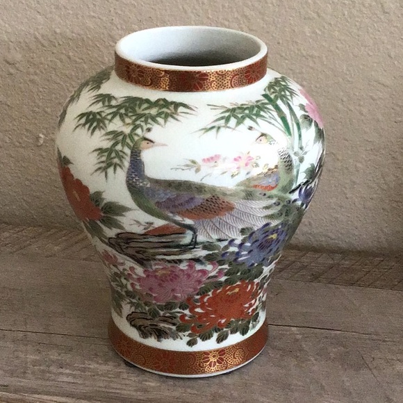 Satsuma Oriental Porcelain Peacock Ginger Jar vase